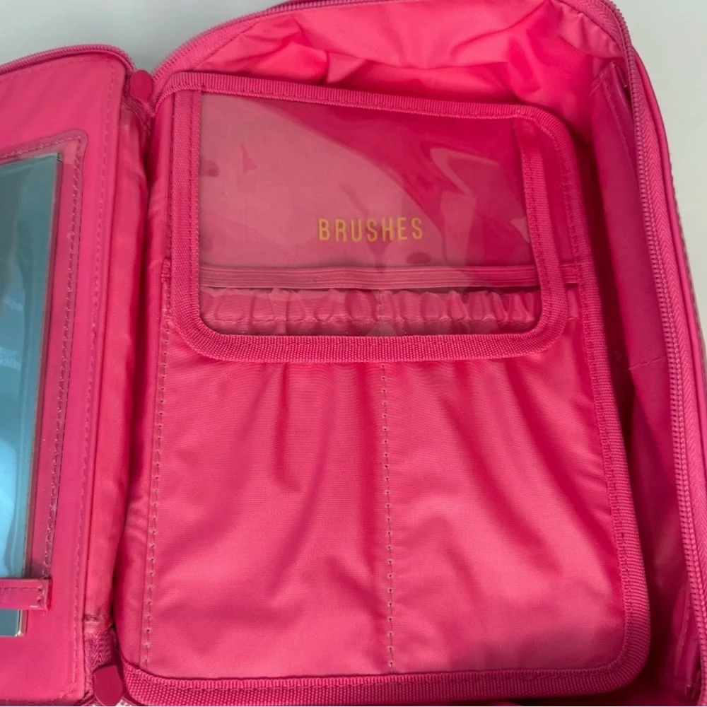 BÉIS x Barbie Cosmetic Case – Limited Edition 💖 - Picture 2 of 5